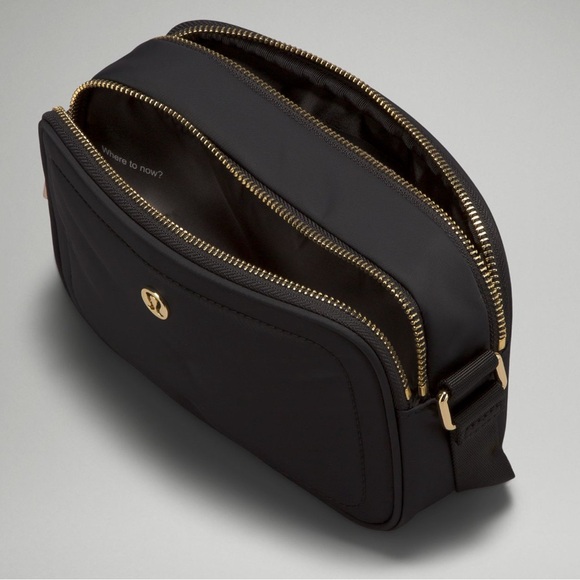 Lululemon Crossbody Camera Bag 2L Black / Gold - Picture 2 of 11